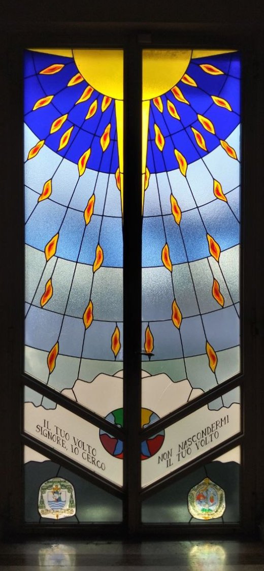 Vetrata verticale sacra